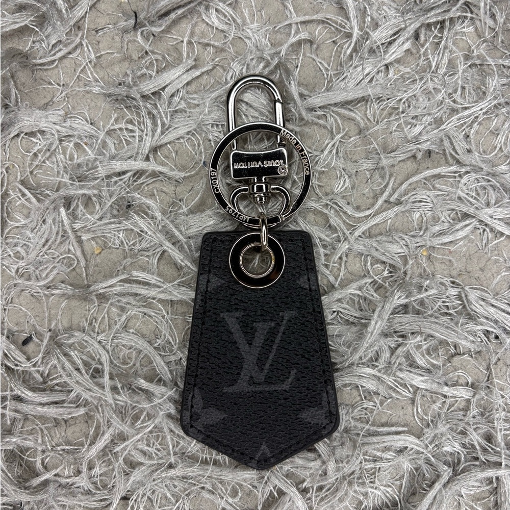 Louis Vuitton LV MP1795 Monogram Eclipse Key Holder Silver - Picture 2 of 3